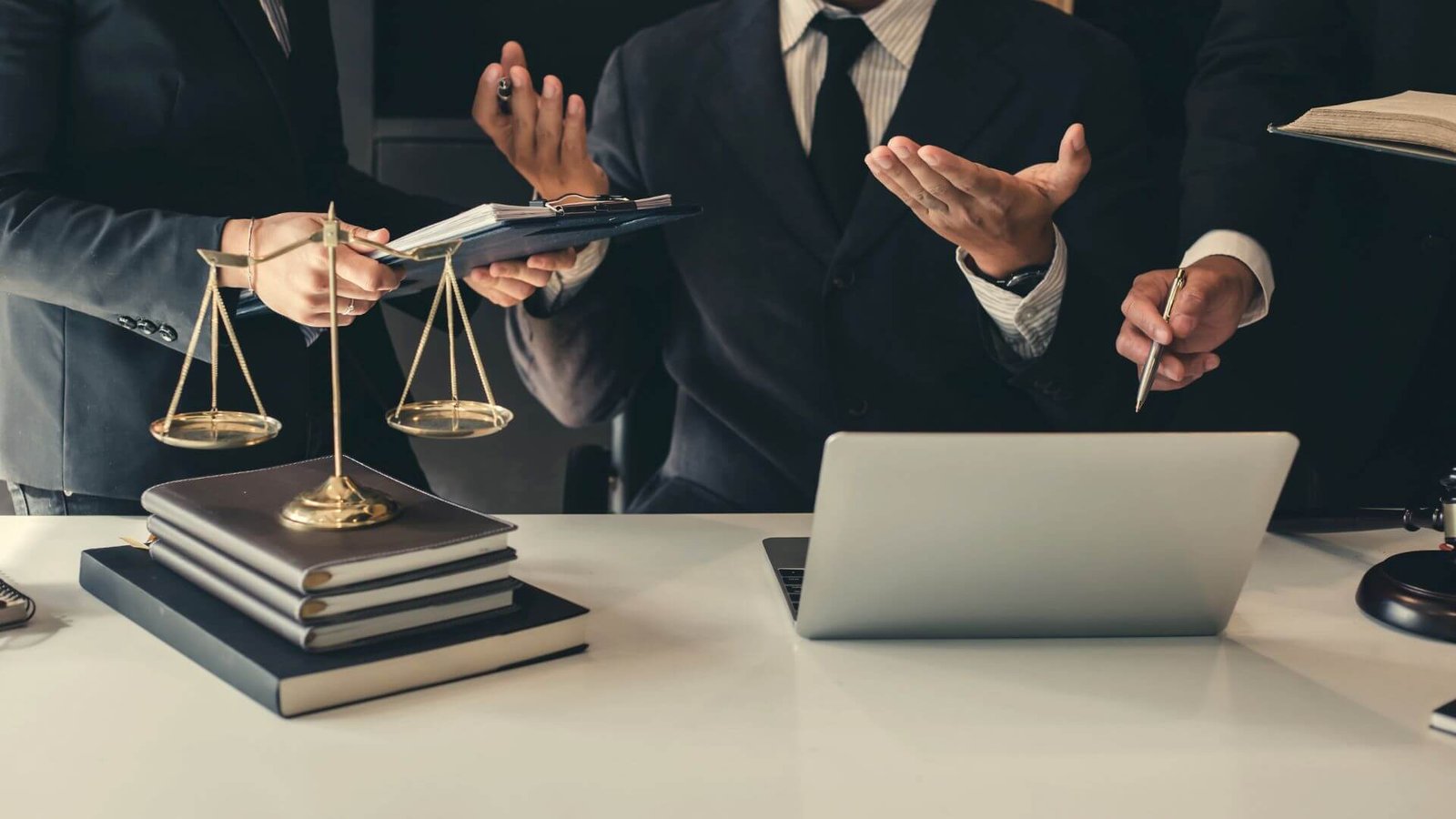 10 Signs It’s Time to Hire a Lawyer